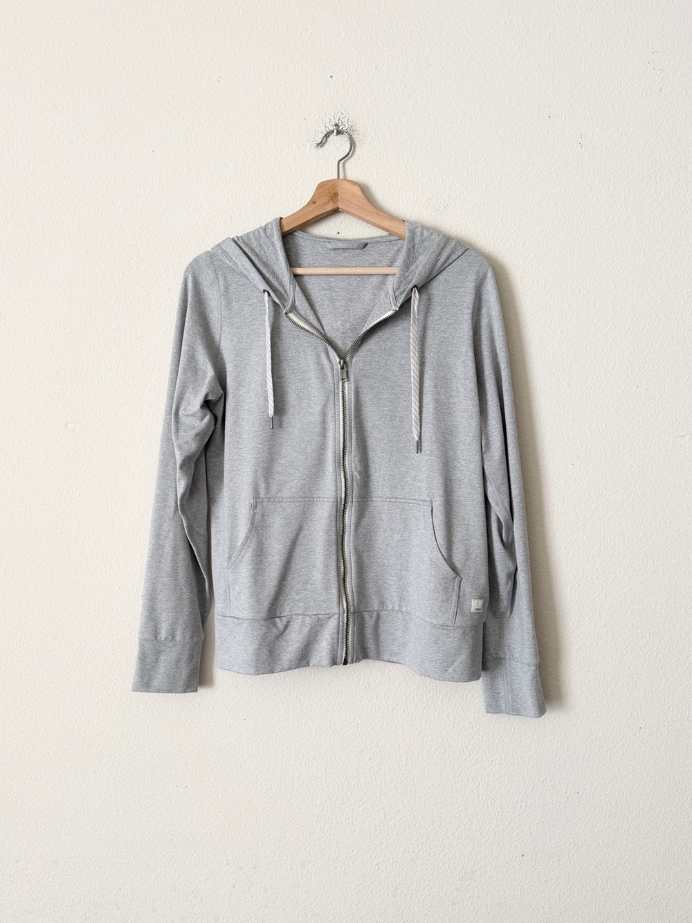Vuori MEDIUM Halo performance full zip hoodie in light heather grey